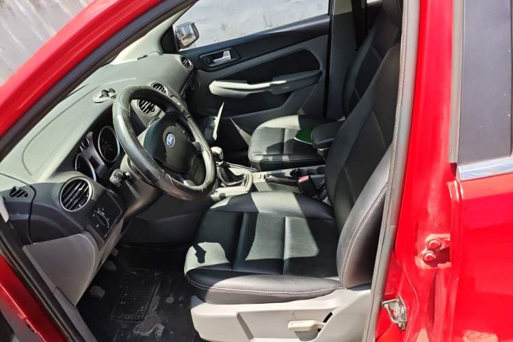 Used Ford Focus 2013 Hatchback Classic 1.8L Manual Base Model Left Front Seat