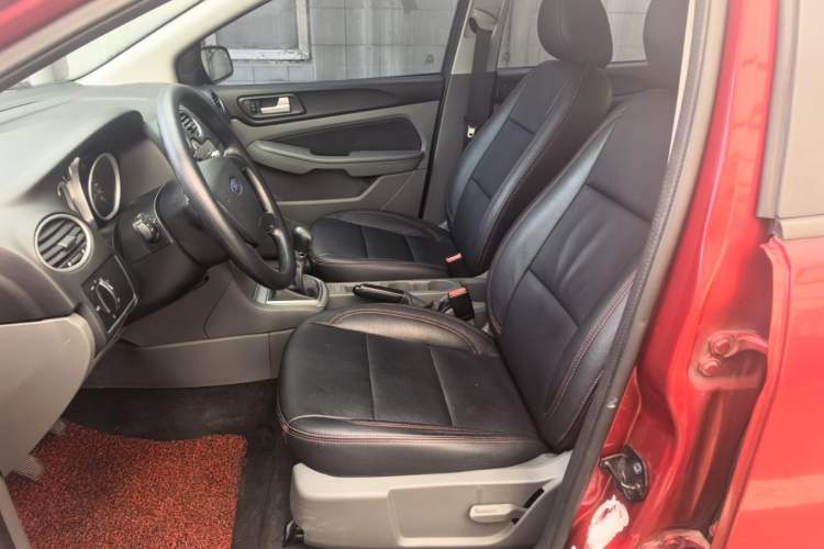Used Ford Focus 2013 Hatchback Classic 1.8L Manual Base Model Left Front Seat
