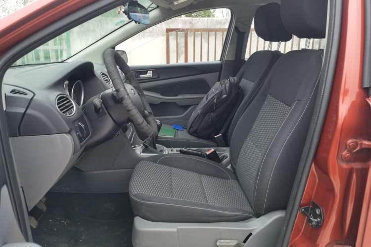 Used Ford Focus 2013 Hatchback Classic 1.8L Manual Base Model Left Front Seat