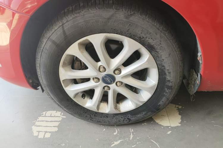 Used Ford Focus 2013 Hatchback Classic 1.8L Automatic Base Model Left Front Wheel Hub