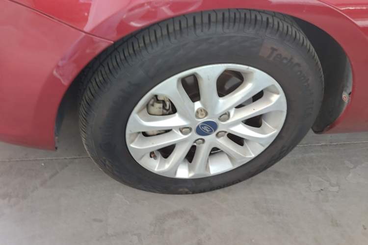 Used Ford Focus 2013 Hatchback Classic 1.8L Automatic Base Model Left Front Wheel Hub