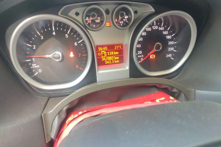 Used Ford Focus 2013 Sedan Classic 1.8L Manual Base Model Odometer Close Up