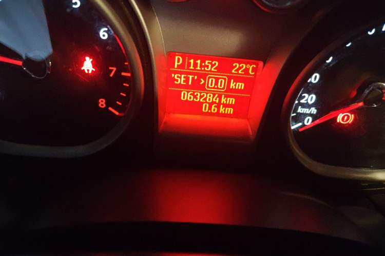 Used Ford Focus 2013 Sedan Classic 1.8L Automatic Fashion Edition Odometer Close Up