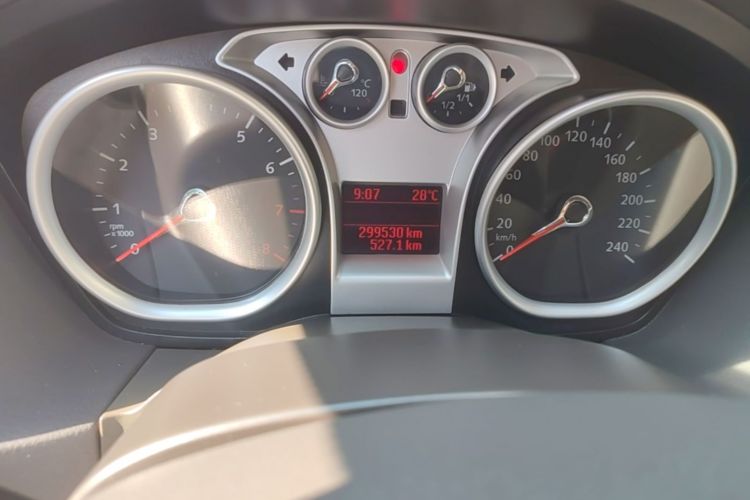 Used Ford Focus 2013 Hatchback Classic 1.8L Automatic Fashion Edition Odometer Close Up