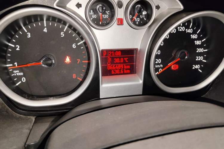 Used Ford Focus 2013 Hatchback Classic 1.8L Automatic Millionth Anniversary Edition Odometer Close Up