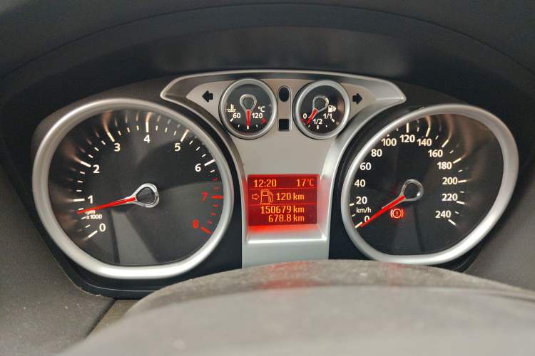 Used Ford Focus 2013 Hatchback Classic 1.8L Manual Fashion Edition Odometer Close Up
