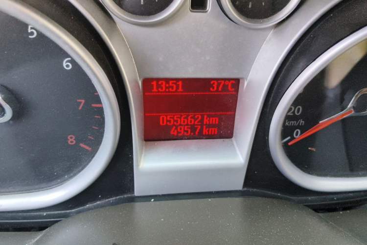 Used Ford Focus 2013 Sedan Classic 1.8L Automatic Fashion Edition Odometer Close Up