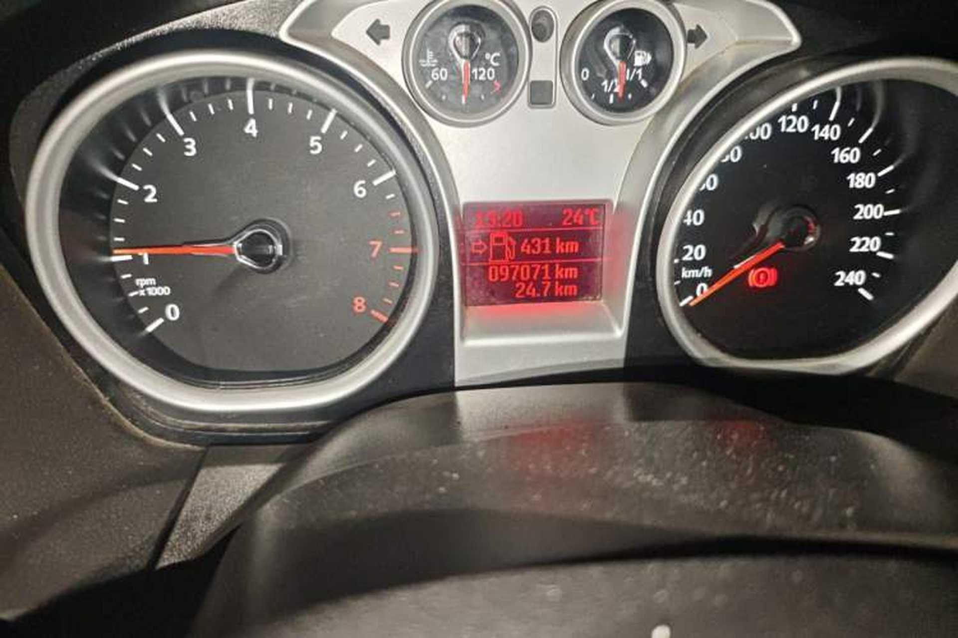Used Ford Focus 2013 Sedan Classic 1.8L Manual Base Model Odometer Close Up