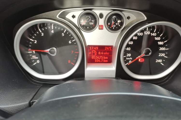 Used Ford Focus 2013 Hatchback Classic 1.8L Manual Base Model Odometer Close Up
