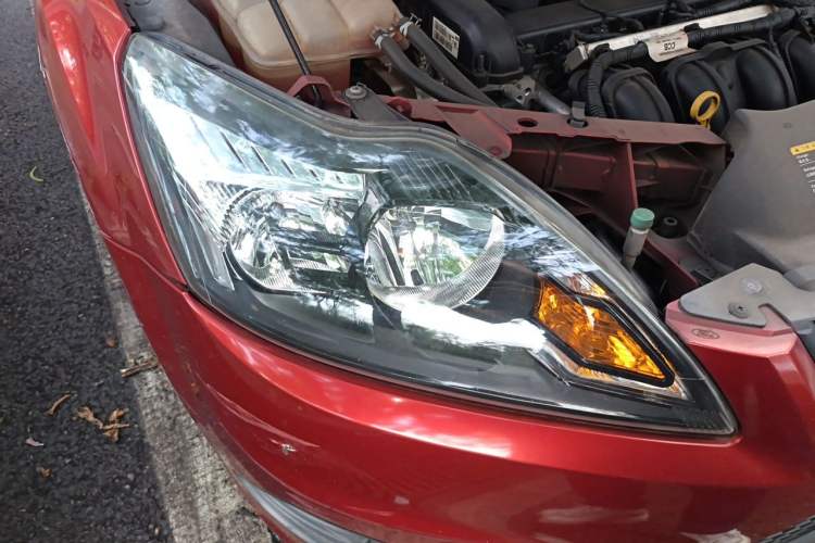 Used Ford Focus 2013 Hatchback Classic 1.8L Automatic Millionth Anniversary Edition Right Front Headlight