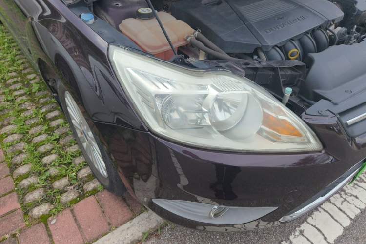 Used Ford Focus 2013 Sedan Classic 1.8L Manual Fashion Edition Right Front Headlight