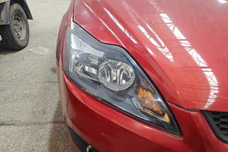Used Ford Focus 2013 Hatchback Classic 1.8L Manual Base Model Right Front Headlight