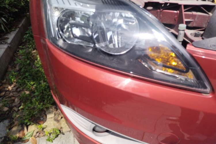 Used Ford Focus 2013 Hatchback Classic 1.8L Manual Base Model Right Front Headlight