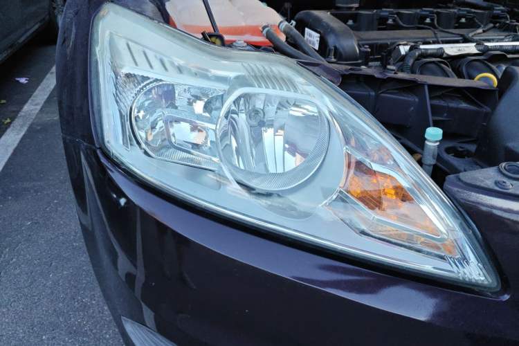 Used Ford Focus 2013 Sedan Classic 1.8L Manual Base Model Right Front Headlight
