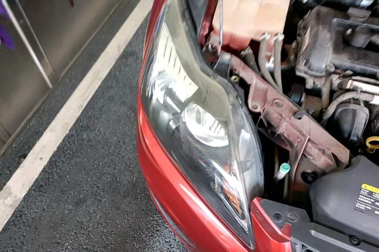Used Ford Focus 2013 Hatchback Classic 1.8L Automatic Base Model Right Front Headlight