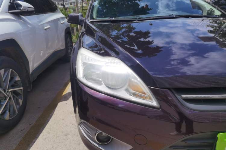 Used Ford Focus 2013 Sedan Classic 1.8L Manual Base Model Right Front Headlight