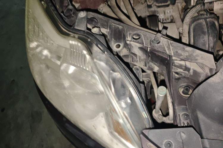 Used Ford Focus 2013 Sedan Classic 1.8L Manual Base Model Right Front Headlight