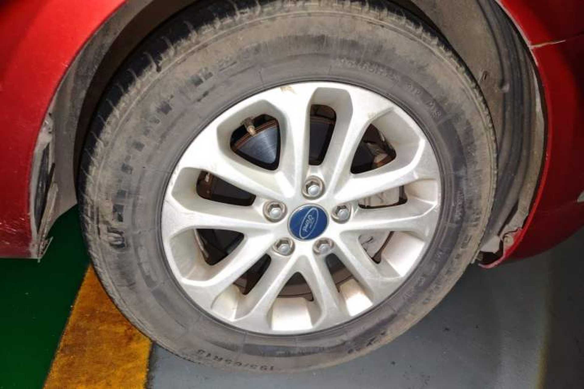 Used Ford Focus 2013 Hatchback Classic 1.8L Automatic Base Model Right Front Wheel Hub