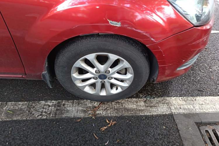 Used Ford Focus 2013 Hatchback Classic 1.8L Automatic Millionth Anniversary Edition Right Front Wheel Hub