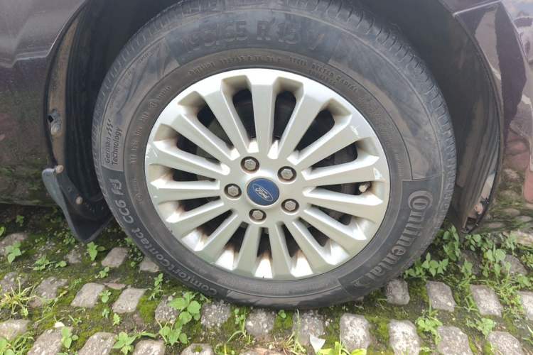 Used Ford Focus 2013 Sedan Classic 1.8L Manual Fashion Edition Right Front Wheel Hub