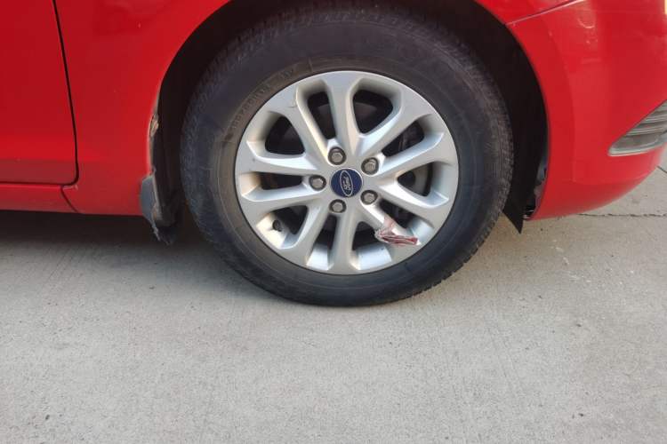 Used Ford Focus 2013 Hatchback Classic 1.8L Automatic Base Model Right Front Wheel Hub