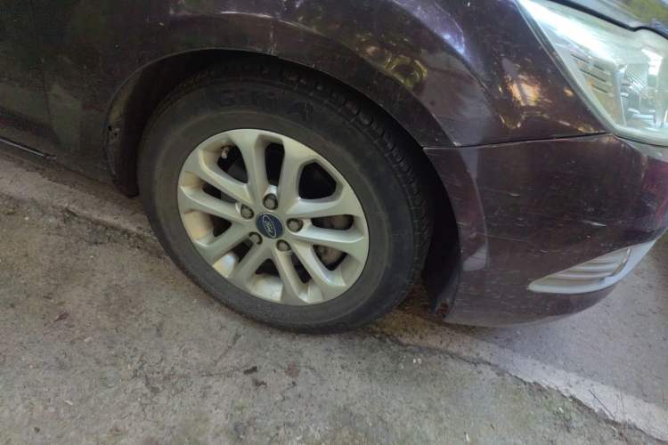 Used Ford Focus 2013 Sedan Classic 1.8L Manual Base Model Right Front Wheel Hub