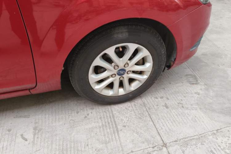 Used Ford Focus 2013 Hatchback Classic 1.8L Automatic Base Model Right Front Wheel Hub