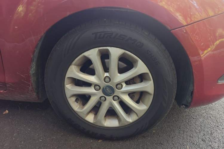 Used Ford Focus 2013 Hatchback Classic 1.8L Automatic Base Model Right Front Wheel Hub