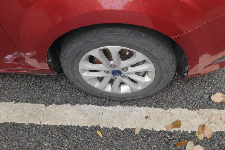 Used Ford Focus 2013 Hatchback Classic 1.8L Automatic Base Model Right Front Wheel Hub