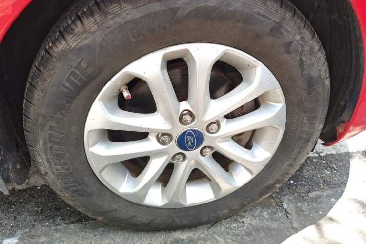 Used Ford Focus 2013 Hatchback Classic 1.8L Manual Base Model Right Front Wheel Hub