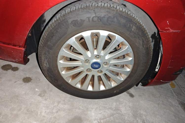 Used Ford Focus 2013 Hatchback Classic 1.8L Automatic Fashion Edition Right Front Wheel Hub