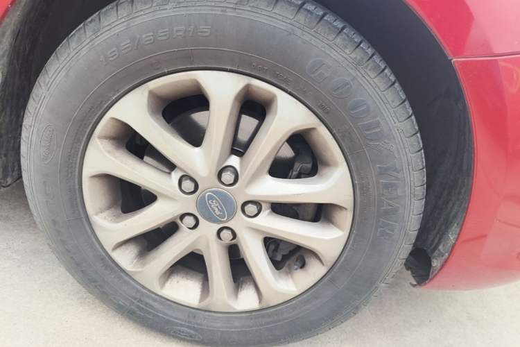 Used Ford Focus 2013 Hatchback Classic 1.8L Manual Base Model Right Front Wheel Hub