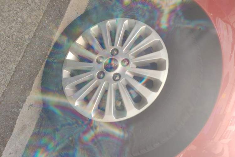 Used Ford Focus 2013 Hatchback Classic 1.8L Automatic Fashion Edition Right Front Wheel Hub