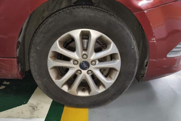 Used Ford Focus 2013 Hatchback Classic 1.8L Automatic Base Model Right Front Wheel Hub