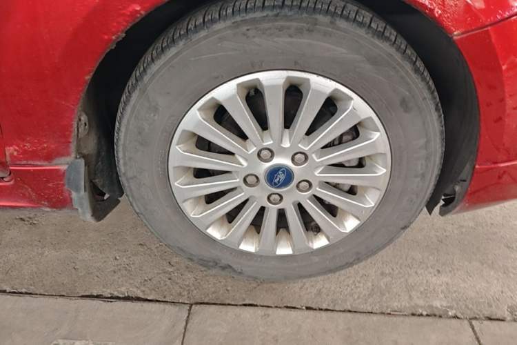 Used Ford Focus 2013 Hatchback Classic 1.8L Automatic Fashion Edition Right Front Wheel Hub