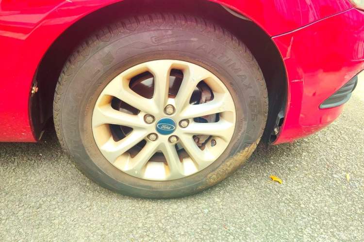 Used Ford Focus 2013 Hatchback Classic 1.8L Manual Base Model Right Front Wheel Hub
