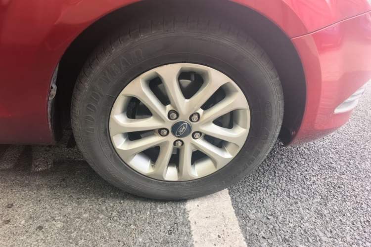 Used Ford Focus 2013 Hatchback Classic 1.8L Manual Base Model Right Front Wheel Hub