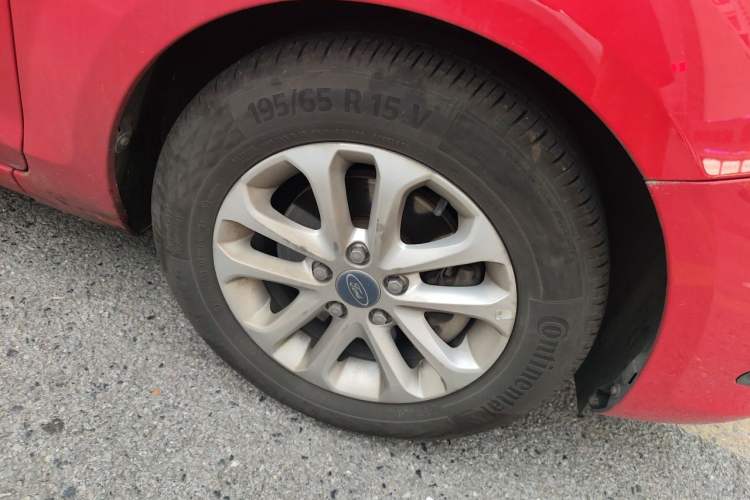 Used Ford Focus 2013 Hatchback Classic 1.8L Automatic Base Model Right Front Wheel Hub