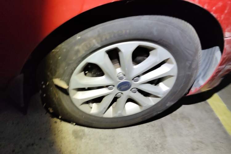 Used Ford Focus 2013 Hatchback Classic 1.8L Automatic Millionth Anniversary Edition Right Front Wheel Hub