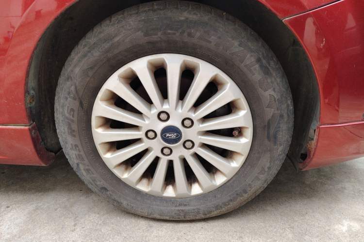 Used Ford Focus 2013 Hatchback Classic 1.8L Manual Fashion Edition Right Front Wheel Hub
