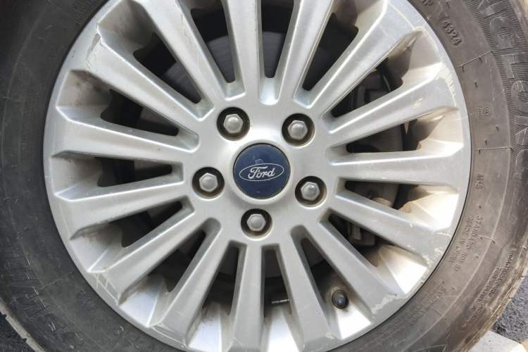 Used Ford Focus 2013 Sedan Classic 1.8L Automatic Fashion Edition Right Front Wheel Hub