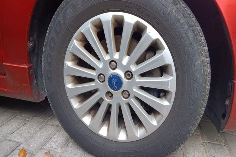 Used Ford Focus 2013 Hatchback Classic 1.8L Manual Fashion Edition Right Front Wheel Hub
