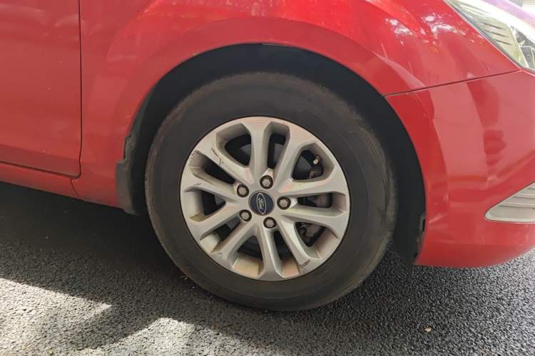Used Ford Focus 2013 Hatchback Classic 1.8L Automatic Base Model Right Front Wheel Hub