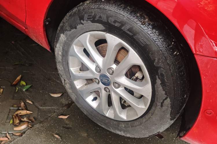 Used Ford Focus 2013 Hatchback Classic 1.8L Automatic Base Model Right Front Wheel Hub