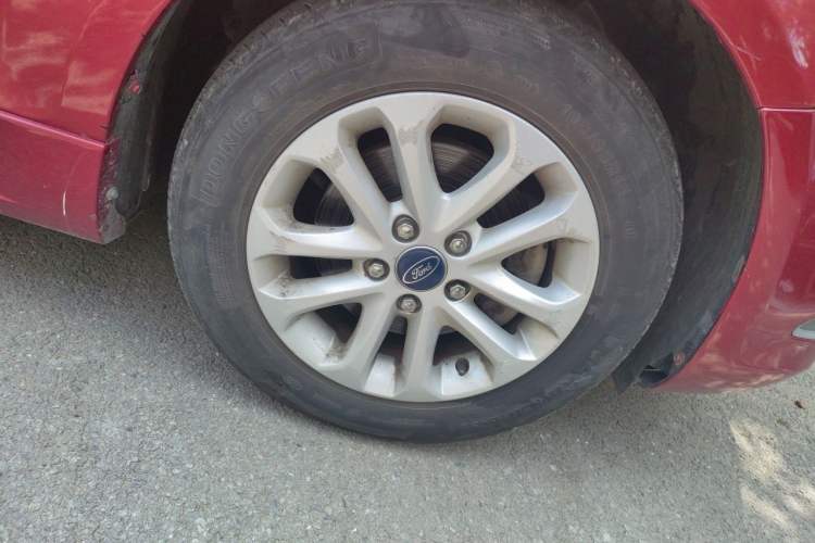 Used Ford Focus 2013 Hatchback Classic 1.8L Automatic Base Model Right Front Wheel Hub