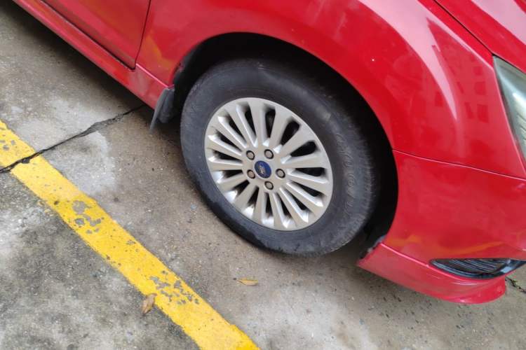 Used Ford Focus 2013 Hatchback Classic 1.8L Automatic Fashion Edition Right Front Wheel Hub