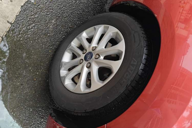 Used Ford Focus 2013 Hatchback Classic 1.8L Automatic Millionth Anniversary Edition Right Front Wheel Hub