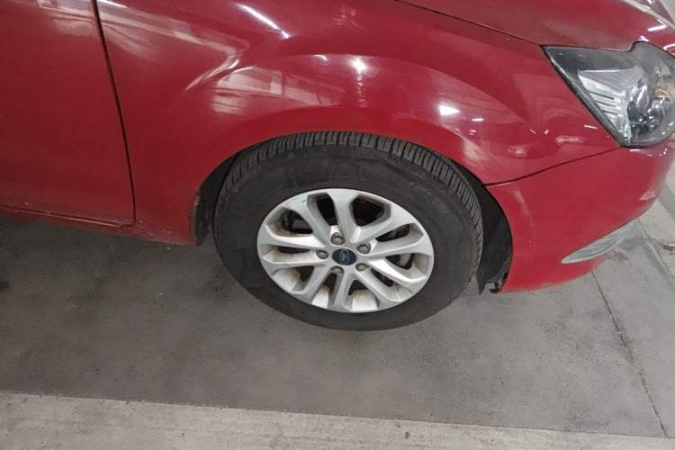 Used Ford Focus 2013 Hatchback Classic 1.8L Automatic Base Model Right Front Wheel Hub