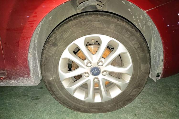 Used Ford Focus 2013 Hatchback Classic 1.8L Manual Base Model Right Front Wheel Hub