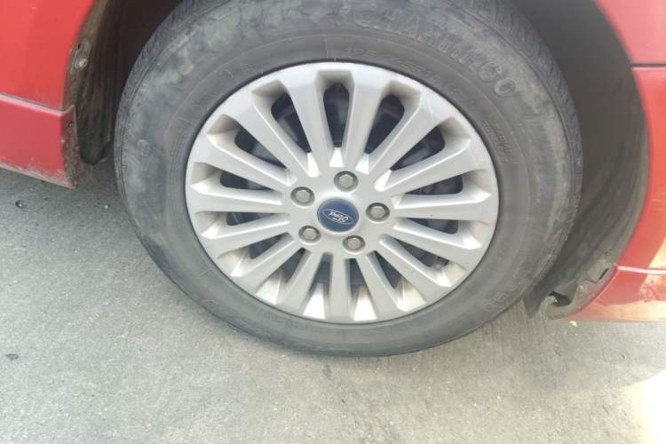 Used Ford Focus 2013 Hatchback Classic 1.8L Automatic Fashion Edition Right Front Wheel Hub